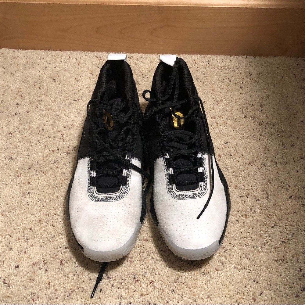 Size 10 dame lillard 5 basketball shoe